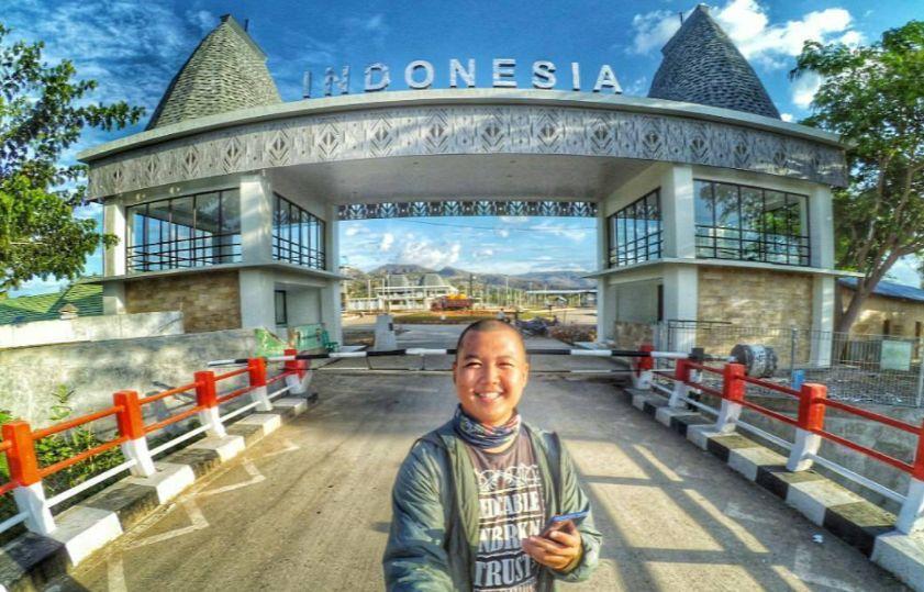 PLBN Indonesia via IG @abdan_ss, 1. Pantai Berluli, 2. Wisata Pantai Pasir Putih Atapupu, 3. Pantai Motaain, 4. Wisata Teluk Gurita, 5. Air Terjun Mauhalek, 6. Wisata Benteng Ranu Hitu, 7. Wisata Lembah Fulan Fehan, 8. Bukit Kakeu Mantenu, 9. Bukit Batu Maudemu, 10. Wisata Kolam Susuk, 11. Wisata Kampung Adat Kewar, 12. Wisata Bukit Tuamese, 13. Taman Kota Atambua, 14. Wisata Pacuan Kuda Desa Tniumanu, 15. PLBN Indonesia, 16. Pantai Tuamese