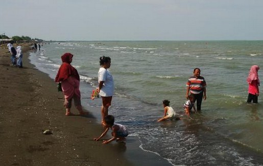 Pantai Cibugel, 1. Pantai Dadap, 2. Wisata Pohon Randu Gede, 3. Jembatan Terusan Indramayu, 4. Scince Center Mutiara Bangsa, 5. Pulau Biawak Indramayu, 6. Taman Tjimanoek, 7. Waduk Cipancuh Indramayu, 8. Hutan Mangrove Karangsong, 9. Tugu Perjuangan, 10. Pantai Glayem, 11. Agung Fantasi Waterpark, 12. Kolam Pemancingan Wanguk, 13. Alun – alun Indramayu, 14. Situ Bolang, 15. Situs Buyut Banjar, 16. Pantai Balongan Indah, 17. Pantai Tanah Merah Eretan, 18. Taman Rusa Bumi Patra, 19. Wisata Tiga Bintang Firdaus, 20. Agung Fantasi water Park, 21. Waterboom Bojongsari, 22. Pantai Eretan, 23. Agrowisata Mangga, 24. Pantai Tebing Patrol, 25. Pantai Cibugel, 26. Pantai Solikin, 27. Pantai Limbangan, 28. Waterboom Tirta Djaya, 29. Curug Citayam Indramayu, 30. Masjid Agung Indramayu, 31. Pantai Rembat, 32. Monumen Bumi Patra, 33. Pantai Karangsong, 34. Pantai Tirtamaya