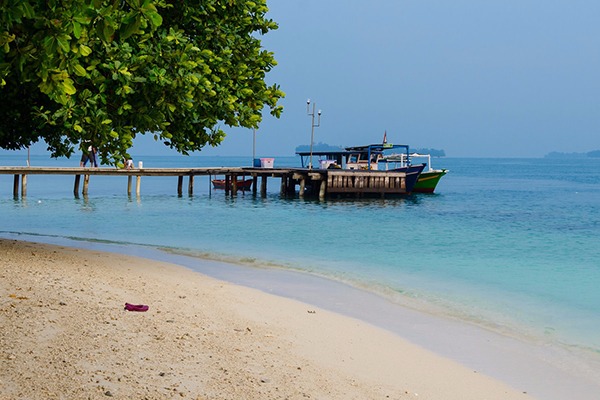 Pantai Bintang - Tempat Wisata di Pulau Seribu, 1. Pantai Pasir Perawan, 2. Jembatan Cinta, 3. Pantai Pulau Dolphin, 4. Taman Nasional, 5. Pantai Bintang, 6. Pantai Saung Cemara Kasih, 7. Pulau Tidung Kecil, 8. Pantai Pulau Perak, 9. Saung Sunset, 10. Pantai Semak Daun, 11. Jembatan Pengantin, 12. Pantai Pulau Air, 13. Pantai LIPI, 14. Danau Asmara, 15. Pantai Pulau Bira, 16. Pulau Untung Jawa, 17. Pulau Kotok, 18. Pulau Bidadari, 19. Pulau Onrust, 20. Pulau Ayer, 21. Pulau Harapan, 22. Pulau Pramuka, 23. Pulau Macan, 24. Pulau Pari, 25. Pulau Genteng Kecil, 26. Pulau Pantara, 27. Pulau Pelangi, 28. Pulau Sepa, 29. Pulau Putri, 30. Pulau Kelor, 31. Pulau Sabira, 32.  Pulau Kelapa, 33. Pulau Lancang, 34. Pulau Panggang, 35. Pulau Edam
