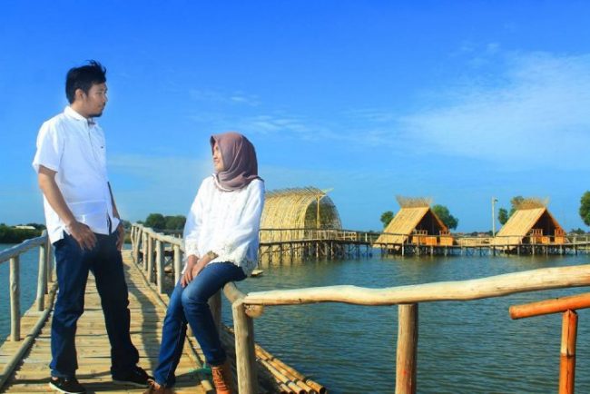Pantai Karang Song via IG @mr.sanz_keripikbuah, 1. Pantai Dadap, 2. Wisata Pohon Randu Gede, 3. Jembatan Terusan Indramayu, 4. Scince Center Mutiara Bangsa, 5. Pulau Biawak Indramayu, 6. Taman Tjimanoek, 7. Waduk Cipancuh Indramayu, 8. Hutan Mangrove Karangsong, 9. Tugu Perjuangan, 10. Pantai Glayem, 11. Agung Fantasi Waterpark, 12. Kolam Pemancingan Wanguk, 13. Alun – alun Indramayu, 14. Situ Bolang, 15. Situs Buyut Banjar, 16. Pantai Balongan Indah, 17. Pantai Tanah Merah Eretan, 18. Taman Rusa Bumi Patra, 19. Wisata Tiga Bintang Firdaus, 20. Agung Fantasi water Park, 21. Waterboom Bojongsari, 22. Pantai Eretan, 23. Agrowisata Mangga, 24. Pantai Tebing Patrol, 25. Pantai Cibugel, 26. Pantai Solikin, 27. Pantai Limbangan, 28. Waterboom Tirta Djaya, 29. Curug Citayam Indramayu, 30. Masjid Agung Indramayu, 31. Pantai Rembat, 32. Monumen Bumi Patra, 33. Pantai Karangsong, 34. Pantai Tirtamaya