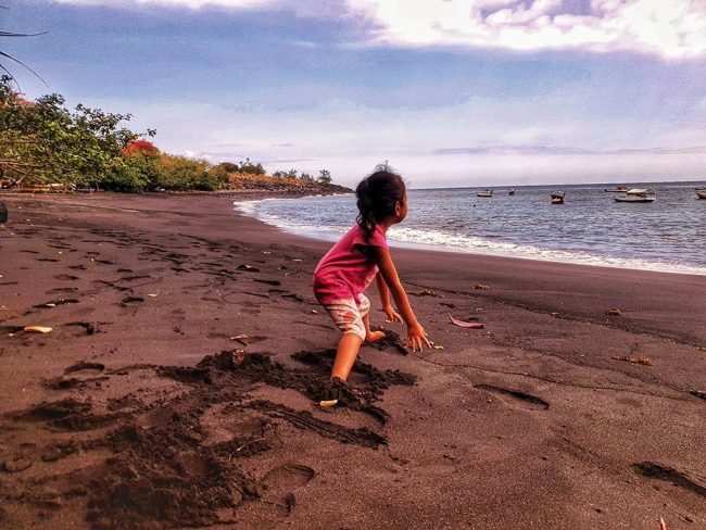 Pantai Leko Ena, 1. Kampung Adat Bena, 2. Taman laut Siung 17 Pulau, 3. Pemandian Air Panas Mangeruda, 4. Wisata Air Terjun Ogi, 5. Puncak Gunung Inerie, 6. Menikmati Senja Di Puncak Bukit Wolobobo, 7. Panorama Manulalu, 8. Air Panas Boba Soka, 9. Pantai Riung, 10. Batu Kodok, 11. Danau Wawomudha, 12. Kampung Adat Belaraghi, 13. Pantai Leko Ena, 14. Air Terjun Wae Roa, 15. Pantai Ena Bhara, 16. Pulau Rutong, 17. Pulau Kelelawar Ontoloe