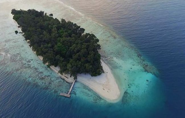 Pantai Pulau Perak via IG @exploreisland - Tempat Wisata Di Pulau Seribu, 1. Pantai Pasir Perawan, 2. Jembatan Cinta, 3. Pantai Pulau Dolphin, 4. Taman Nasional, 5. Pantai Bintang, 6. Pantai Saung Cemara Kasih, 7. Pulau Tidung Kecil, 8. Pantai Pulau Perak, 9. Saung Sunset, 10. Pantai Semak Daun, 11. Jembatan Pengantin, 12. Pantai Pulau Air, 13. Pantai LIPI, 14. Danau Asmara, 15. Pantai Pulau Bira, 16. Pulau Untung Jawa, 17. Pulau Kotok, 18. Pulau Bidadari, 19. Pulau Onrust, 20. Pulau Ayer, 21. Pulau Harapan, 22. Pulau Pramuka, 23. Pulau Macan, 24. Pulau Pari, 25. Pulau Genteng Kecil, 26. Pulau Pantara, 27. Pulau Pelangi, 28. Pulau Sepa, 29. Pulau Putri, 30. Pulau Kelor, 31. Pulau Sabira, 32.  Pulau Kelapa, 33. Pulau Lancang, 34. Pulau Panggang, 35. Pulau Edam