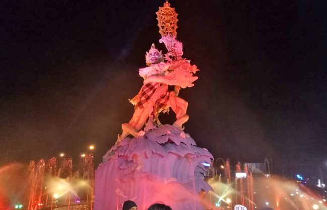 Patung Dewa Ruci via Balitravelnews, 1. Ekowisata Mangrove Wanasari, 2. Sangeh Monkey Forest, 3. New Kuta Green Park, 4. Circus Waterpark Kuta, 5. Pantai Jerman, 6. Pantai Kelan, 7. Pantai Muaya, 8. Pantai Mimpi Pondok Pemuda, 9. Pantai Tegal Wangi, 10. Pantai Balangan, 11. Tanjung Balangan, 12. Pantai Dreamland, 13. Pantai Pemutih, 14. Pantai Bingin, 15. Pantai Padang – Padang, 16. Pantai Labuan Sait, 18. Pantai Suluban, 19. Pantai Nyang – Nyang, 20. Pantai Nunggalan, 21. Pantai Karma Kandara, 22. Pantai Melasti, 23. Pantai Batu pageh, 24. Pantai Pandawa, 25. Pantai Gunung Payung, 26. Pantai Sawangan, 27. Pantai Geger, 28. Pantai Mengiat, 29. Pantai Segara Samuh, 30. Pantai Selagan Nusa Dua, 31. Pantai Tanjung Benoa, 32. Air Terjun Nungnung, 33. Air Terjun Bidadari Ayung, 34. Sungai Ayung, 35. Air Terjun Batu Lantang, 36. Air Terjun Sulangi, 37. Patung Dewa Ruci, 38. Kawasan Pura Luhur Uluwatu, 39. Pesawat Bengong, 40. Nirmala Waterpark Ungasan, 41. Taman Satria Gatotkaca, 42. Joger Kuta, 43. Penangkaran Penyu Deluang Sari, 44. Taman Budaya Garuda Wisnu Kencana, 45. Bali Paragliding Tandem Flight, 46. Monumen Perjuangan Taman Mumbul, 47. Museum Becak Indonesia, 48. Museum Pasifika, 49. Dream Museum Zone, 50. Museum Kain, 51. Museum Kerang, 52. Museum Yadnya, 53. Hide N Seek, 54. Cubby House Kids Club, 55. Miniapolis Bali, 56. Pantai Timbis, 57. Pantai Dukuh, 58. Puja Mandala, 59. Pura Taman Ayun, 60. Taman Ngurah Rai Tuban, 61. Lembah Tanah Wuk, 62. Taman Mumbul, 63. Pantai Pererenan, 64. Banjar Umalas, 65. Waka Tangga, 66. Wisata Agro Pelaga, 67. Jembatan Tukad Bangkung, 68. Jimbaran Panorama Point, 69. Pura Petitenget, 70. Pantai Petitenget, 71. Pura Pucak Tedung, 72. Pura Sada Kapal, 73. Pura Batu Bolong, 74. Pantai Batu Bolong, 75. Pura Kancing Gumi, 76. Pura Pucak Mangu, 77. Desa Wisata Petang, 78. Ladang Bunga Gumilir, 79. Desa Wisata Baha, 80. Bumi Perkemahan Blahkiuh, 81. Pantai Seseh, 82. Pantai Derawan, 83. Pantai Batu Mejan, 84. Pantai Double Six, 85. Taman Rekreasi Bethesda, 86. Pantai Selasih, 87. Pantai Batu Belig, 88. Pantai Munggu, 89. Pantai Mengening, 90. Pantai Kayu Putih, 91. Pulau Nusa Dharma, 92. Pulau Peninsula, 93. Splash Waterpark, 94. Waterbom Bali, 95. Pantai Legian, 96. Pantai Seminyak, 97. Desa Wisata Bindu, 98. Bali Swing Bongkasa, 99. Elephant Camp Petang
