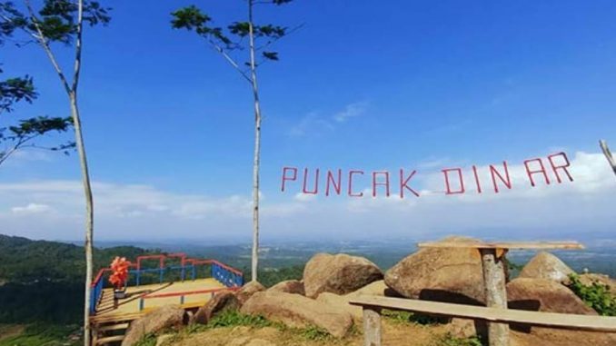 Puncak Dinar, 1. Objek Wisata Terkenal Baturaden di Purwokerto, 2. Tempat Wisata Alam Curug Gede di Purwokerto, 3. Objek Wisata Alam Air Terjun Curug Ceheng di Purwokerto, 4. Tempat Wisata Seru di Baturraden Adventure Forest Purwokerto, 5. Objek Wisata Air hangat belerang di Pancuran 7 di Purwokerto, 6. Tempat Wisata Seru Telaga sunyi di Purwokerto, 7. Objek Wisata Alam Curug Cipendok, 8. Objek Wisata Religi Gua Maria Kaliori di Purwokerto, 9. Wisata Kuliner Mendoan khas Purwokerto, 10. Destinasi Wisata Menantang Mendaki Gunung Slamet, 11. Tempat Wisata Seru Pemandian Kalibacin , 12. Tempat Wisata Keluarga Batur Agung di Purwokerto (Sudah Tutup), 13. Tempat Rekreasi Keluarga Telaga Pucung , 14. Monumen Panglima Besar Jenderal Sudirman , 15. Wahana Rekreasi Dreamland Park Pancasan di Purwokerto, 16. Wahana Permainan Seru Crossworld Paintball, 17. Nyantai di Alun-alun Lama Kota Banyumas, 18. Serunya Liburan di Depo Bay Depo Pelita Purwokerto, 19. Objek Wisata Terbaru Curug Nangga Di Banyumas, 20. Bukit Watu Meja, 21. Museum Bank Rakyat Indonesia, 22. Wisata Bendungan Gerak Serayu, 23. Tempat Wisata Alam Bukit Tranggulasih Purwokerto, 24. Liburan Seru ke Batur Agung Mount of Fun Purwokerto, 25. Wisata Alam Curug Gomblang di Purwokerto, 26. Curug Bayan, 27. Curug Telu, 28. Bukit Bintang Baturaden, 29. Wisata Alam Pancuran 3 Purwokerto, 30. Miniatur Dunia Purwokerto (Small World), 31. Bukit Pandang Munggang, 32. Puncak Dinar, 33. Bukit Gadog, 34. Kebun Bunga Matahari Rempoah, 35. Bukit Agaran, 36. Hutan Pinus Limpakuwus, 37. Curug Pinang, 38. The Forest Island, 39. The Village Purwokerto, 40. Bumi Perkemahan Wana Wisata Baturaden, 41. Taman Kaloka Widya Mandala