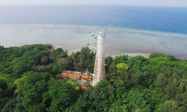 Pulau Biawak Indramayu via Detik, 1. Pantai Dadap, 2. Wisata Pohon Randu Gede, 3. Jembatan Terusan Indramayu, 4. Scince Center Mutiara Bangsa, 5. Pulau Biawak Indramayu, 6. Taman Tjimanoek, 7. Waduk Cipancuh Indramayu, 8. Hutan Mangrove Karangsong, 9. Tugu Perjuangan, 10. Pantai Glayem, 11. Agung Fantasi Waterpark, 12. Kolam Pemancingan Wanguk, 13. Alun – alun Indramayu, 14. Situ Bolang, 15. Situs Buyut Banjar, 16. Pantai Balongan Indah, 17. Pantai Tanah Merah Eretan, 18. Taman Rusa Bumi Patra, 19. Wisata Tiga Bintang Firdaus, 20. Agung Fantasi water Park, 21. Waterboom Bojongsari, 22. Pantai Eretan, 23. Agrowisata Mangga, 24. Pantai Tebing Patrol, 25. Pantai Cibugel, 26. Pantai Solikin, 27. Pantai Limbangan, 28. Waterboom Tirta Djaya, 29. Curug Citayam Indramayu, 30. Masjid Agung Indramayu, 31. Pantai Rembat, 32. Monumen Bumi Patra, 33. Pantai Karangsong, 34. Pantai Tirtamaya