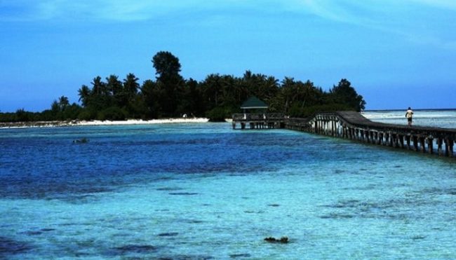 Pulau Tidung Kecil via Okezone, 1. Pantai Pasir Perawan, 2. Jembatan Cinta, 3. Pantai Pulau Dolphin, 4. Taman Nasional, 5. Pantai Bintang, 6. Pantai Saung Cemara Kasih, 7. Pulau Tidung Kecil, 8. Pantai Pulau Perak, 9. Saung Sunset, 10. Pantai Semak Daun, 11. Jembatan Pengantin, 12. Pantai Pulau Air, 13. Pantai LIPI, 14. Danau Asmara, 15. Pantai Pulau Bira, 16. Pulau Untung Jawa, 17. Pulau Kotok, 18. Pulau Bidadari, 19. Pulau Onrust, 20. Pulau Ayer, 21. Pulau Harapan, 22. Pulau Pramuka, 23. Pulau Macan, 24. Pulau Pari, 25. Pulau Genteng Kecil, 26. Pulau Pantara, 27. Pulau Pelangi, 28. Pulau Sepa, 29. Pulau Putri, 30. Pulau Kelor, 31. Pulau Sabira, 32.  Pulau Kelapa, 33. Pulau Lancang, 34. Pulau Panggang, 35. Pulau Edam