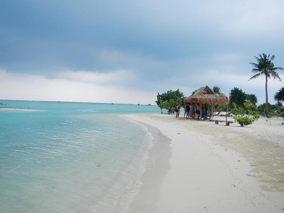 Pulau Untung Jawa, 1. Pantai Pasir Perawan, 2. Jembatan Cinta, 3. Pantai Pulau Dolphin, 4. Taman Nasional, 5. Pantai Bintang, 6. Pantai Saung Cemara Kasih, 7. Pulau Tidung Kecil, 8. Pantai Pulau Perak, 9. Saung Sunset, 10. Pantai Semak Daun, 11. Jembatan Pengantin, 12. Pantai Pulau Air, 13. Pantai LIPI, 14. Danau Asmara, 15. Pantai Pulau Bira, 16. Pulau Untung Jawa, 17. Pulau Kotok, 18. Pulau Bidadari, 19. Pulau Onrust, 20. Pulau Ayer, 21. Pulau Harapan, 22. Pulau Pramuka, 23. Pulau Macan, 24. Pulau Pari, 25. Pulau Genteng Kecil, 26. Pulau Pantara, 27. Pulau Pelangi, 28. Pulau Sepa, 29. Pulau Putri, 30. Pulau Kelor, 31. Pulau Sabira, 32.  Pulau Kelapa, 33. Pulau Lancang, 34. Pulau Panggang, 35. Pulau Edam