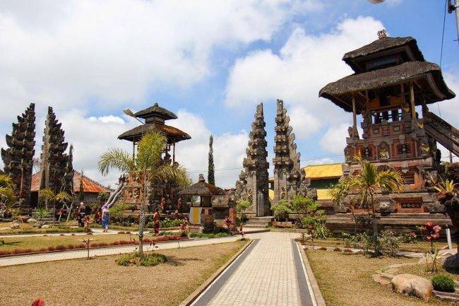 Pura Bukit Mentik via Travlr