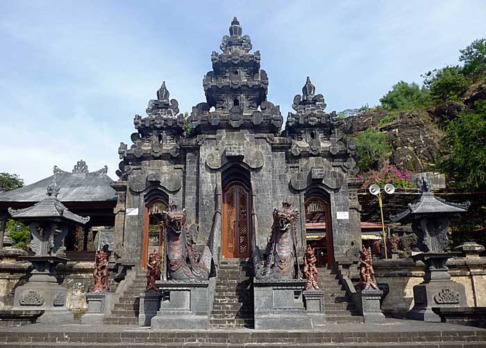 Pura Pulaki, 1. Air Terjun Lembah Jian, 2. Air Terjun Bertingkat Gitgit, 3. Air Panas Banjar, 4. Air Terjun Mekalongan, 5. Air Terjun Lemukih, 6. Air Terjun yeh Mampeh, 7. Air Terjun Melanting, 8. Air Terjun Munduk, 9. Air Terjun Banyumala, 10. Air Terjun Tembok Barak, 11. Air Terjun Aling – Aling, 12. Air Terjun Jambangan, 13. Air Terjun Sekumpul, 14. Air Terjun Carat Kecil, 15. Air Terjun Carat Besar, 16. Bali Handara Kosaido, 17. Air Terjun Kroya, 18. Air Terjun Yeh Salem, 19. Air Terjun Jembong, 20. Air Terjun Wana Ayu, 21. Air Terjun Tinggarsari, 22. Air Terjun Pucak Manik, 23. Air Terjun Sing – Sing, 24. Air Terjun Colek Pamor, 25. Air Terjun Ceburan, 26. Air Terjun Pucuk, 27. Air Terjun Kembar Sambangan, 28. Air Terjun Cemara, 29. Air Terjun Canging, 30. Air Terjun Dedari, 31. Air Terjun Fiji, 32. Air Terjun Bengbengan, 33. Air Terjun Amer Pakisan, 34. Air Terjun Yeh Bayah, 35. Pantai Batu Sungu, 36. Pantai Penuktukan, 37. Pantai Umeanyar, 38. Pantai Penimbangan, 39. Pantai Banyuwedang, 40. Air Panas Banyuwedang, 41. Pantai Gondol, 42. Pantai Pemuteran, 43. Pantai Goris Pejarakan, 44. Pantai Kerobokan, 45. Pantai Lovina, 46. Pantai Batu Ampar Pejarakan, 47. Vihara Buddha Banjar, 48. Pemandian Air Sanih, 49. Taman Nasional Bali Barat, 50. Ex Pelabuhan Buleleng, 51. Danau Buyan, 52. Danau Tamblingan, 53. Ayunan dan Anjungan Wanagiri, 54. Wisata Desa Kuno Sembiran, 55. Pemandangan Sekitar Pura Bukit Pucak Sakti, 56. Wisata Desa Julah, 57. Situs Batu Gambir Upit, 58. Gedong Kirtya, 59. Pantai Celagi Bantes, 60. Pura Ponjok Batu, 61. Museum Buleleng, 62. Rumah Pohon Temega, 63. Desa Wisata Bulian, 64. Krisna Fantastic Land, 65. Pasar Anyar, 66. Pulau Menjangan, 67. Budidaya Mutiara Penyambangan, 68. Pura Dalem Segara Madu, 69. Pura Beji Sangsit, 70. Bukit Batu Kursi, 71. Pulau Putih, 72. Desa Wisata Sidetapa, 73. Desa Wisata Cempage, 74. Kubu Hobbit Pedawa, 75. Menara Bambu Tigawasa, 76. Pantai Sanggalangit, 77. Pantai Pacung, 78. Wisata Selfie Madenan, 79. Air Terjun Bertingkat Silangjana, 80. Pantai Tukad Puyung Bukti, 81. Pantai Anturan, 82. Pemandian Mumbul Anturan, 83. Bendungan Tirab Ularan, 84. Bendungan Gerogak, 85. Terasering Busungbiu, 86. Desa Wisata Bebetin, 87. Air Terjun Seseran, 88. Desa Wisata Kaliasem, 89. Bukit Teletubbies Kubutambahan, 90. Agrowisata Sepang, 91. Desa Wisata Subuk, 92. Air Terjun Umejero, 93. Agrowisata Umejero, 94. Taman Kota Singaraja, 95. Agrowisata Anggur Banyupoh, 96. Pura Pulaki, 97. Pantai Pulaki, 98. Pelabuhan Celukan Bawang, 99. Pantai Sangsit