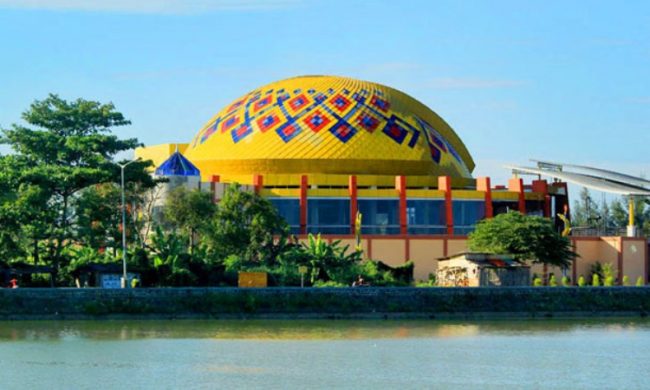 Scince Center Mutiara Bangsa via Radarcirebon, 1. Pantai Dadap, 2. Wisata Pohon Randu Gede, 3. Jembatan Terusan Indramayu, 4. Scince Center Mutiara Bangsa, 5. Pulau Biawak Indramayu, 6. Taman Tjimanoek, 7. Waduk Cipancuh Indramayu, 8. Hutan Mangrove Karangsong, 9. Tugu Perjuangan, 10. Pantai Glayem, 11. Agung Fantasi Waterpark, 12. Kolam Pemancingan Wanguk, 13. Alun – alun Indramayu, 14. Situ Bolang, 15. Situs Buyut Banjar, 16. Pantai Balongan Indah, 17. Pantai Tanah Merah Eretan, 18. Taman Rusa Bumi Patra, 19. Wisata Tiga Bintang Firdaus, 20. Agung Fantasi water Park, 21. Waterboom Bojongsari, 22. Pantai Eretan, 23. Agrowisata Mangga, 24. Pantai Tebing Patrol, 25. Pantai Cibugel, 26. Pantai Solikin, 27. Pantai Limbangan, 28. Waterboom Tirta Djaya, 29. Curug Citayam Indramayu, 30. Masjid Agung Indramayu, 31. Pantai Rembat, 32. Monumen Bumi Patra, 33. Pantai Karangsong, 34. Pantai Tirtamaya