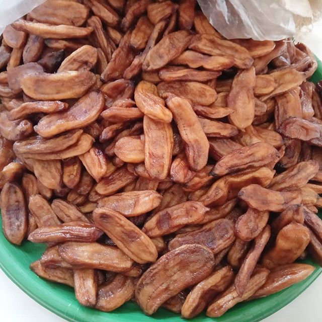 Sale Pisang via IG @salepisang2p, 1. Yutuk Goreng, 2. Kethek Khas Kebumen, 3. Golak Khas Kebumen, 4. Jipang Kacang, 5. Lanting Khas Kebumen, 6. Sate Ambal Khas Kebumen, 7. Emping Mendem, 8. Kue Satu Kacang Ijo, 9. Keripik Pisang, 10. Sagon Kelapa, 11. Jenang Sabun, 12. Souvenir Biji Jenitri, 13. Sale Pisang, 14. Gerabah dan Guci, 15. Pandan Batok, 16. Soto Ayam Petanahan, 17. Mendoan, 18. Soto Tamanwinangun, 19. Nasi Penggel Kebumen