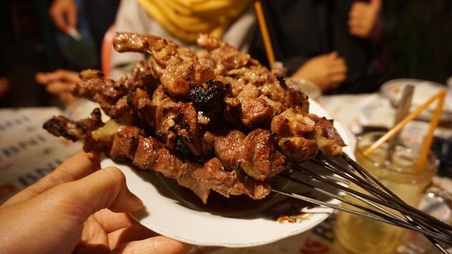 Sate Kambing Karanganyar via Intanpari, 1. Timus, 2. Balung Kethek Super, 3. Grubi, 4. Ayam Tim Mbok Yem, 5. Sate Landak, 6. Soto Karang, 7. Sup Buntut, 8. Ayam Panggang Khas Karanganyar, 9. Sate Kambing Karanganyar, 10. Bollen Ubigo, 12. Durian, 13. Blangkon, 14. Kincir Angin, 15. Keripik Pisang