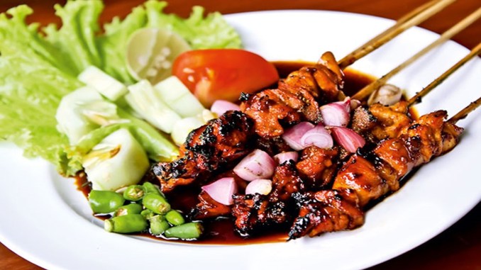 Sate Landak, 1. Timus, 2. Balung Kethek Super, 3. Grubi, 4. Ayam Tim Mbok Yem, 5. Sate Landak, 6. Soto Karang, 7. Sup Buntut, 8. Ayam Panggang Khas Karanganyar, 9. Sate Kambing Karanganyar, 10. Bollen Ubigo, 12. Durian, 13. Blangkon, 14. Kincir Angin, 15. Keripik Pisang