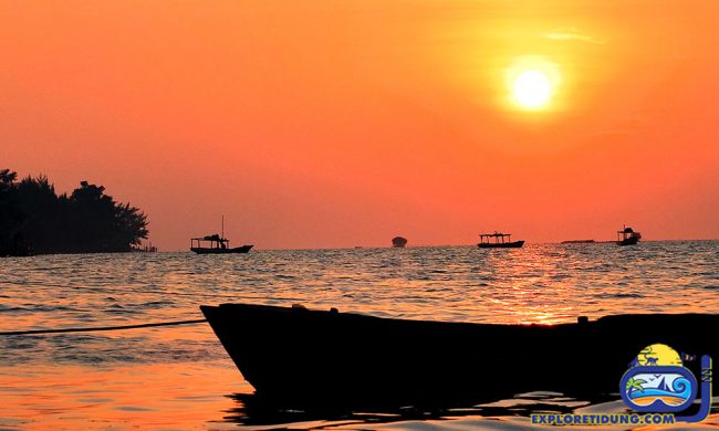 Saung Sunset via Explore Tidung - Tempat Wisata Di Pulau Seribu, 1. Pantai Pasir Perawan, 2. Jembatan Cinta, 3. Pantai Pulau Dolphin, 4. Taman Nasional, 5. Pantai Bintang, 6. Pantai Saung Cemara Kasih, 7. Pulau Tidung Kecil, 8. Pantai Pulau Perak, 9. Saung Sunset, 10. Pantai Semak Daun, 11. Jembatan Pengantin, 12. Pantai Pulau Air, 13. Pantai LIPI, 14. Danau Asmara, 15. Pantai Pulau Bira, 16. Pulau Untung Jawa, 17. Pulau Kotok, 18. Pulau Bidadari, 19. Pulau Onrust, 20. Pulau Ayer, 21. Pulau Harapan, 22. Pulau Pramuka, 23. Pulau Macan, 24. Pulau Pari, 25. Pulau Genteng Kecil, 26. Pulau Pantara, 27. Pulau Pelangi, 28. Pulau Sepa, 29. Pulau Putri, 30. Pulau Kelor, 31. Pulau Sabira, 32.  Pulau Kelapa, 33. Pulau Lancang, 34. Pulau Panggang, 35. Pulau Edam