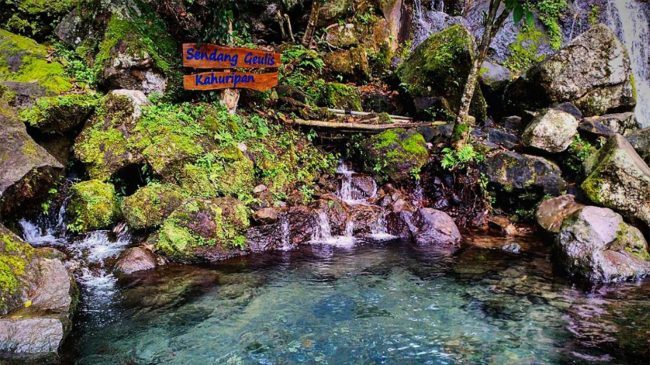 Sendang Geulis Kahuripan, 1. Tangkuban Perahu, 2. Sendang Geulis Kahuripan Bandung, 3. Tebing Keraton, 4. Upside Down World Bandung, 5. The Lodge Maribaya Lembang, 6. Bandung Treetop (Tutup), 7. Kampung Gajah Wonderland (Tutup), 8. Wisata Situ Patenggang, 9. Dusun Bambu, 10. Curug Citambur