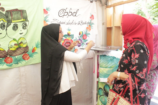 Sprei lukis Abbel, 1. Corobikang Khas Batang, 2. Getuk Mawur, 3. Getuk Iris, 4. Batik Tradisional Batang, 5. Soto Kebo Khas Batang, 6. Lontong Lamprak, 7. Surabi KaliBeluk, 8. Soto Tauco khas Batang, 9. Nasi Megono Khas Batang, 10. Lodeh Cecek, 11. Sotong Ireng, 12. Sprei lukis Abbel, 13. Keripik Buah Qrezz-Qrezz
