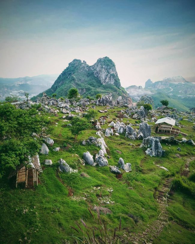 Stone Garden via IG @parlanaditya, 1. Farm House Susu Lembang, 2. Floating Market, Lembang, 3. Orchid Forest, 4. Dusun Bambu, 5. Dago Dream Park, 6. Terminal Wisata Grafika Cikole, 7. Kebun Bunga Begonia, 8. De Ranch, 9. Tebing Keraton, 10. The Lodge Maribaya, 11. Gunung Tangkuban Perahu, 12. Hutan Pinus PAL 16, 13. Stone Garden Citatah, 14. Gunung Putri, 15. Taman Lembah Dewata, 16. Jendela Alam, 17. Natural Hill, 18. Tafso Barn, 19. Curug Tilu Leuwi Opat, 20. Curug Layung &amp; Camping Ground, 21. Gantolle Paralayang Singajaya Cihampelas, 22. Puncak Eurad Pingping, 23. Danau Sanghyang Heuleut, 24. Sendang Geulis Kahuripan, 25. Gunung Batu, 26. Goa Pawon, 27. Curug Cimahi atau Curug Pelangi, 28. Tebing Citatah, 29. Gunung Bendera Padalarang, 30. Maribaya Natural Hot Spring Resort &amp; Glamping Tent, 31. Curug Malela, 32. Curug Penganten, 33. Pine Forest Camp, 34. Danau Wakadobol Batujajar, 35. Gunung Hawu, 36. Kebun Teh Sukawana, 37. Curug Aseupan, 38. Curug Bugbrug, 39. Wana Wisata Pasir Ipis, 40. Sungai Cikahuripan, Green Canyonnya Bandung, 41. Curug Ngebul, 42. Pemandian Air Panas Nagrak, 43. Ganesha H Equestrian, 44. Curug Buana Rongga, 45. Curug Omas, 46. Curug Sumpel, 47. Curug Kuya, 48. Curug Katumiri