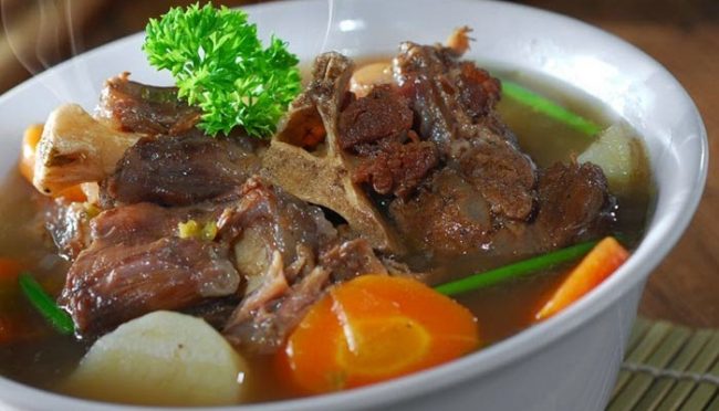 Sup Buntut via Islamudin23punya.wordpresscom, 1. Timus, 2. Balung Kethek Super, 3. Grubi, 4. Ayam Tim Mbok Yem, 5. Sate Landak, 6. Soto Karang, 7. Sup Buntut, 8. Ayam Panggang Khas Karanganyar, 9. Sate Kambing Karanganyar, 10. Bollen Ubigo, 12. Durian, 13. Blangkon, 14. Kincir Angin, 15. Keripik Pisang