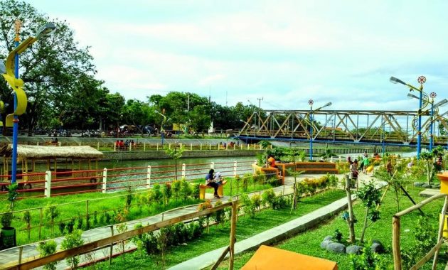 Taman Tjimanoek via ksmtour, 1. Pantai Dadap, 2. Wisata Pohon Randu Gede, 3. Jembatan Terusan Indramayu, 4. Scince Center Mutiara Bangsa, 5. Pulau Biawak Indramayu, 6. Taman Tjimanoek, 7. Waduk Cipancuh Indramayu, 8. Hutan Mangrove Karangsong, 9. Tugu Perjuangan, 10. Pantai Glayem, 11. Agung Fantasi Waterpark, 12. Kolam Pemancingan Wanguk, 13. Alun – alun Indramayu, 14. Situ Bolang, 15. Situs Buyut Banjar, 16. Pantai Balongan Indah, 17. Pantai Tanah Merah Eretan, 18. Taman Rusa Bumi Patra, 19. Wisata Tiga Bintang Firdaus, 20. Agung Fantasi water Park, 21. Waterboom Bojongsari, 22. Pantai Eretan, 23. Agrowisata Mangga, 24. Pantai Tebing Patrol, 25. Pantai Cibugel, 26. Pantai Solikin, 27. Pantai Limbangan, 28. Waterboom Tirta Djaya, 29. Curug Citayam Indramayu, 30. Masjid Agung Indramayu, 31. Pantai Rembat, 32. Monumen Bumi Patra, 33. Pantai Karangsong, 34. Pantai Tirtamaya