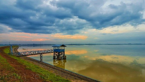 Waduk Cipancuh Indramayu via Twitter, 1. Pantai Dadap, 2. Wisata Pohon Randu Gede, 3. Jembatan Terusan Indramayu, 4. Scince Center Mutiara Bangsa, 5. Pulau Biawak Indramayu, 6. Taman Tjimanoek, 7. Waduk Cipancuh Indramayu, 8. Hutan Mangrove Karangsong, 9. Tugu Perjuangan, 10. Pantai Glayem, 11. Agung Fantasi Waterpark, 12. Kolam Pemancingan Wanguk, 13. Alun – alun Indramayu, 14. Situ Bolang, 15. Situs Buyut Banjar, 16. Pantai Balongan Indah, 17. Pantai Tanah Merah Eretan, 18. Taman Rusa Bumi Patra, 19. Wisata Tiga Bintang Firdaus, 20. Agung Fantasi water Park, 21. Waterboom Bojongsari, 22. Pantai Eretan, 23. Agrowisata Mangga, 24. Pantai Tebing Patrol, 25. Pantai Cibugel, 26. Pantai Solikin, 27. Pantai Limbangan, 28. Waterboom Tirta Djaya, 29. Curug Citayam Indramayu, 30. Masjid Agung Indramayu, 31. Pantai Rembat, 32. Monumen Bumi Patra, 33. Pantai Karangsong, 34. Pantai Tirtamaya