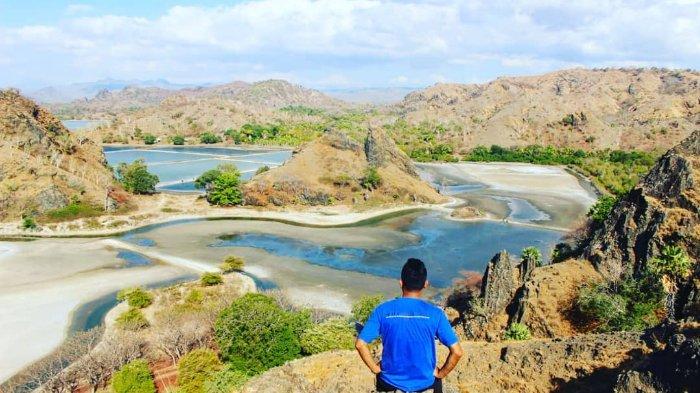 Wisata Bukit Tuamese via Tribunnews, 1. Pantai Berluli, 2. Wisata Pantai Pasir Putih Atapupu, 3. Pantai Motaain, 4. Wisata Teluk Gurita, 5. Air Terjun Mauhalek, 6. Wisata Benteng Ranu Hitu, 7. Wisata Lembah Fulan Fehan, 8. Bukit Kakeu Mantenu, 9. Bukit Batu Maudemu, 10. Wisata Kolam Susuk, 11. Wisata Kampung Adat Kewar, 12. Wisata Bukit Tuamese, 13. Taman Kota Atambua, 14. Wisata Pacuan Kuda Desa Tniumanu, 15. PLBN Indonesia, 16. Pantai Tuamese
