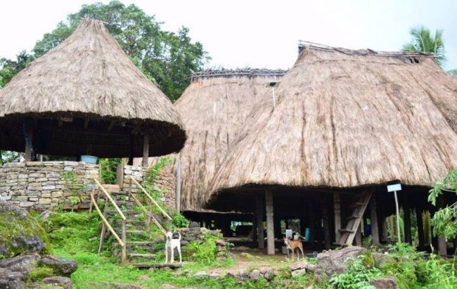 Wisata Kampung Adat Kewar via IG @dhiniatul, 1. Pantai Berluli, 2. Wisata Pantai Pasir Putih Atapupu, 3. Pantai Motaain, 4. Wisata Teluk Gurita, 5. Air Terjun Mauhalek, 6. Wisata Benteng Ranu Hitu, 7. Wisata Lembah Fulan Fehan, 8. Bukit Kakeu Mantenu, 9. Bukit Batu Maudemu, 10. Wisata Kolam Susuk, 11. Wisata Kampung Adat Kewar, 12. Wisata Bukit Tuamese, 13. Taman Kota Atambua, 14. Wisata Pacuan Kuda Desa Tniumanu, 15. PLBN Indonesia, 16. Pantai Tuamese