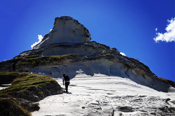 Bukit Salju via IG @helwin.karnadi - tempat wisata di Sabu Raijua, 1. Wisata Grand Canyon Kelabba Maja, 2. Pantai Bollow, 3. Pantai Lobohede, 4. Wisata Pantai Hailape, 5. Wisata Pantai Napae, 6. Wisata Pantai Bali, 7. Wisata Bukit Lede Pemulu, 8. Wisata Koloudju, 9. Wisata Huwaga, 10. Wisata Pantai Seba, 11. Wisata Gua Lie Mabala, 12. Pantai Ege, 13. Danau Lederaga, 14. Pantai Lederaga, 15. Pantai Rai Mea, 16. Bukit Salju, Wisata Alam Sabu Raijua, 17. Wisata Kampung Namata, Wisata Budaya Sabu Raijua, 18. Istana Teni Hawu, Wisata Sejarah Sabu Raijua 