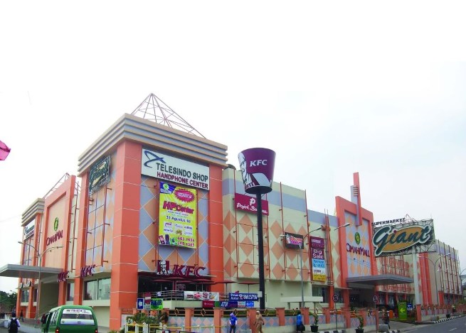 Cimahi Mall, 1. Alam Wisata Cimahi, 2. Gunung Bohong, 3. All About Strawberry, 4. Taman Kartini, 5. Pasar Cimindi, 6. Rumah Bunga Rizal, 7. Kampung Adat Cireundeu, 8. Kolam Renang Brigif Cimahi, 9. Giggle Box Cimahi, 10. Pandiga Educreation Sport, 11. Masjid Agung Kota Cimahi, 12. Masjid Al-Baakhirah, 13. Taman Alun – Alun Cimahi, 14. Gedung The Historich, 15. Menara KA Cimahi, 16. Cimahi Mall, 17. Cimahi Techno Park, 18. Kafe Kupu – Kupu, 19. Kampung Buyut Cipageran, 20. Situ Ciseupan, 21. Rainbow Waterpark Cimahi, 22. Kolam Renang Ciawitali, 23. Kolam Renang Tirta Wira Yudha, 24. Taman Bunga Cihideung, 25. Pemandian Cipanas Nagrak Parongpong, 26. Wisata Kuda Paku Haji, 27. Taman Kupu – Kupu, 28. Curug Cimahi, 29. Ciwangun Indah Camp, 30. Curug Bugbrug, 31. Curug Tilu Leuwi Opat, 32. Curug Malela, 33. Natural Hill Cisarua, 34. Pasar Terapung Lembang, 35. Kampung Gajah Wonderland (Tutup Permanen)