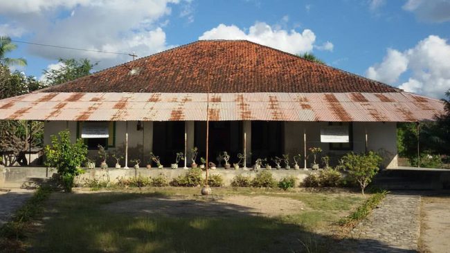 Istana Teni Hawu via IG @kikotkiki7 - tempat wisata di Sabu Raijua, 1. Wisata Grand Canyon Kelabba Maja, 2. Pantai Bollow, 3. Pantai Lobohede, 4. Wisata Pantai Hailape, 5. Wisata Pantai Napae, 6. Wisata Pantai Bali, 7. Wisata Bukit Lede Pemulu, 8. Wisata Koloudju, 9. Wisata Huwaga, 10. Wisata Pantai Seba, 11. Wisata Gua Lie Mabala, 12. Pantai Ege, 13. Danau Lederaga, 14. Pantai Lederaga, 15. Pantai Rai Mea, 16. Bukit Salju, Wisata Alam Sabu Raijua, 17. Wisata Kampung Namata, Wisata Budaya Sabu Raijua, 18. Istana Teni Hawu, Wisata Sejarah Sabu Raijua 