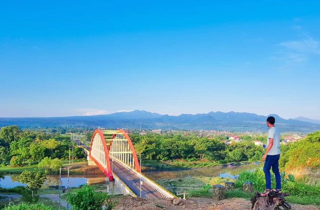 Jembatan Samota yang Ikonik via IG @mascmul, 1. Gunung Tambora, 2. Wisata Pulau Bungin, 3. Wisata Air Terjun Agal, 4. Wisata Gili Bedil, 5. Wisata Goa Liang Petang, 6. Wisata Pantai Tropical Sumbawa, 7. Wisata Pantai Maluk Sumbawa Barat, 8. Wisata Masjid Agung Darussalam, 9. Wisata Pulau Paserang, 10. Wisata Pulau Kenawa, 11. Wisata Pantai Sili, 12. Wisata Desa Mantar, 13. Wisata Pantai Tanjung Pasir Pulau Moyo, 14. Wisata Pantai Maci, 15. Wisata Lindung Poto Jarum, 16. Wisata Air Terjun Mata Jitu, 17. Wisata Istana Tua Dalam Loka, 18. Wisata Pantai Kertasari, 19. Wisata Pantai Kencana, 20. Wisata Pantai Lapade, 21. Wisata Pantai Rantung, 22. Wisata Pantai Lawar, 23. Wisata Semongkat, 24. Wisata Gili Keramat, 25. Wisata Istana Bala Kuning, 26. Wisata Desa Tepal, 27. Liang Bukal, 28. Situs Aik Renung, 29. Wisata Air Terjun Kalela, 30. Jembatan Samota yang Ikonik, 31. Pantai Ai Loang, 32. Teluk Saleh