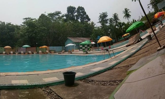 Kolam Renang Ciawitali via IG @akmalsuryadinata, 1. Alam Wisata Cimahi, 2. Gunung Bohong, 3. All About Strawberry, 4. Taman Kartini, 5. Pasar Cimindi, 6. Rumah Bunga Rizal, 7. Kampung Adat Cireundeu, 8. Kolam Renang Brigif Cimahi, 9. Giggle Box Cimahi, 10. Pandiga Educreation Sport, 11. Masjid Agung Kota Cimahi, 12. Masjid Al-Baakhirah, 13. Taman Alun – Alun Cimahi, 14. Gedung The Historich, 15. Menara KA Cimahi, 16. Cimahi Mall, 17. Cimahi Techno Park, 18. Kafe Kupu – Kupu, 19. Kampung Buyut Cipageran, 20. Situ Ciseupan, 21. Rainbow Waterpark Cimahi, 22. Kolam Renang Ciawitali, 23. Kolam Renang Tirta Wira Yudha, 24. Taman Bunga Cihideung, 25. Pemandian Cipanas Nagrak Parongpong, 26. Wisata Kuda Paku Haji, 27. Taman Kupu – Kupu, 28. Curug Cimahi, 29. Ciwangun Indah Camp, 30. Curug Bugbrug, 31. Curug Tilu Leuwi Opat, 32. Curug Malela, 33. Natural Hill Cisarua, 34. Pasar Terapung Lembang, 35. Kampung Gajah Wonderland (Tutup Permanen)