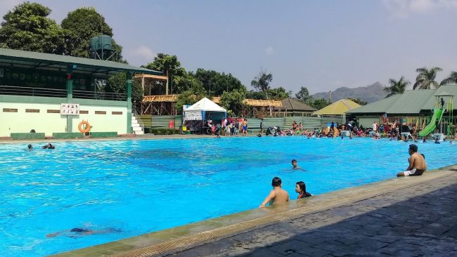 Kolam Renang Brigif Cimahi via Duren Seo, 1. Alam Wisata Cimahi, 2. Gunung Bohong, 3. All About Strawberry, 4. Taman Kartini, 5. Pasar Cimindi, 6. Rumah Bunga Rizal, 7. Kampung Adat Cireundeu, 8. Kolam Renang Brigif Cimahi, 9. Giggle Box Cimahi, 10. Pandiga Educreation Sport, 11. Masjid Agung Kota Cimahi, 12. Masjid Al-Baakhirah, 13. Taman Alun – Alun Cimahi, 14. Gedung The Historich, 15. Menara KA Cimahi, 16. Cimahi Mall, 17. Cimahi Techno Park, 18. Kafe Kupu – Kupu, 19. Kampung Buyut Cipageran, 20. Situ Ciseupan, 21. Rainbow Waterpark Cimahi, 22. Kolam Renang Ciawitali, 23. Kolam Renang Tirta Wira Yudha, 24. Taman Bunga Cihideung, 25. Pemandian Cipanas Nagrak Parongpong, 26. Wisata Kuda Paku Haji, 27. Taman Kupu – Kupu, 28. Curug Cimahi, 29. Ciwangun Indah Camp, 30. Curug Bugbrug, 31. Curug Tilu Leuwi Opat, 32. Curug Malela, 33. Natural Hill Cisarua, 34. Pasar Terapung Lembang, 35. Kampung Gajah Wonderland (Tutup Permanen)