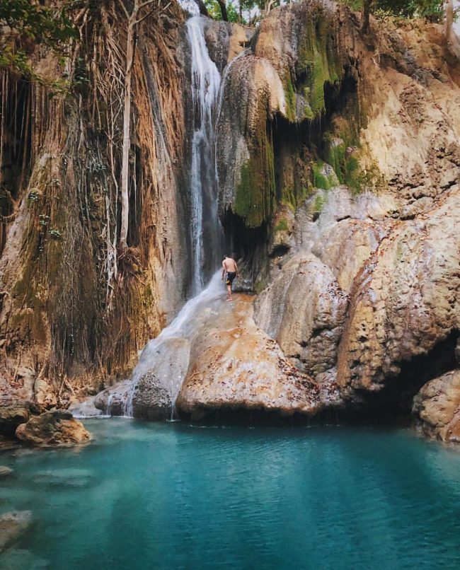 Menyibak Tirai Air Terjun Kalela via IG @deypriandanaa, 1. Gunung Tambora, 2. Wisata Pulau Bungin, 3. Wisata Air Terjun Agal, 4. Wisata Gili Bedil, 5. Wisata Goa Liang Petang, 6. Wisata Pantai Tropical Sumbawa, 7. Wisata Pantai Maluk Sumbawa Barat, 8. Wisata Masjid Agung Darussalam, 9. Wisata Pulau Paserang, 10. Wisata Pulau Kenawa, 11. Wisata Pantai Sili, 12. Wisata Desa Mantar, 13. Wisata Pantai Tanjung Pasir Pulau Moyo, 14. Wisata Pantai Maci, 15. Wisata Lindung Poto Jarum, 16. Wisata Air Terjun Mata Jitu, 17. Wisata Istana Tua Dalam Loka, 18. Wisata Pantai Kertasari, 19. Wisata Pantai Kencana, 20. Wisata Pantai Lapade, 21. Wisata Pantai Rantung, 22. Wisata Pantai Lawar, 23. Wisata Semongkat, 24. Wisata Gili Keramat, 25. Wisata Istana Bala Kuning, 26. Wisata Desa Tepal, 27. Liang Bukal, 28. Situs Aik Renung, 29. Wisata Air Terjun Kalela, 30. Jembatan Samota yang Ikonik, 31. Pantai Ai Loang, 32. Teluk Saleh