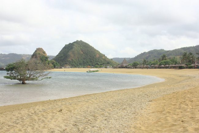 Pantai Seger Foto Oleh Rosita Travelingyuk, 1. Wisata Pantai Selong Belanak, 2. Wisata Pantai Mawun, 3. Wisata Pantai Tanjung Aan, 4. Pantai Semeti, 5. Wisata Pantai Cemara, 6. Wisata Pantai Kuta, 7. Wisata Pantai Batu Katak, 8. Wisata Pantai Batu Payung, 9. Wisata Air Terjun Benang Kelambu, 10. Wisata Air Terjun Batu Kawangan, 11. Wisata Desa Adat Sade, 12. Wisata Kuliner Ayam Bakar Taliwang, 13. Wisata Pantai Merese, 14. Wisata Pantai Serenting, 15. Wisata Pantai Tunak, 16. Wisata Air Terjun Benang Stokel, 17. Wisata Kuliner Bebalung Lombok, 18. Pantai Gerupuk, 19. Belajar Menenun di Desa Sukarara, 20. Pantai Seger, 21. Desa Sade, 22. Taman Wisata Alam Gunung Tunak, 23. Gua Bangkang, 24. Pantai Tanjung Bongo