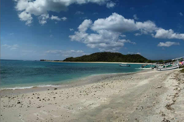 Pantai Tanjung Bango via Instagram.com @hary_gtx, 1. Wisata Pantai Selong Belanak, 2. Wisata Pantai Mawun, 3. Wisata Pantai Tanjung Aan, 4. Pantai Semeti, 5. Wisata Pantai Cemara, 6. Wisata Pantai Kuta, 7. Wisata Pantai Batu Katak, 8. Wisata Pantai Batu Payung, 9. Wisata Air Terjun Benang Kelambu, 10. Wisata Air Terjun Batu Kawangan, 11. Wisata Desa Adat Sade, 12. Wisata Kuliner Ayam Bakar Taliwang, 13. Wisata Pantai Merese, 14. Wisata Pantai Serenting, 15. Wisata Pantai Tunak, 16. Wisata Air Terjun Benang Stokel, 17. Wisata Kuliner Bebalung Lombok, 18. Pantai Gerupuk, 19. Belajar Menenun di Desa Sukarara, 20. Pantai Seger, 21. Desa Sade, 22. Taman Wisata Alam Gunung Tunak, 23. Gua Bangkang, 24. Pantai Tanjung Bongo