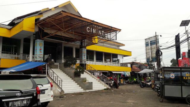 Pasar Cimindi via Jabarekspres, 1. Alam Wisata Cimahi, 2. Gunung Bohong, 3. All About Strawberry, 4. Taman Kartini, 5. Pasar Cimindi, 6. Rumah Bunga Rizal, 7. Kampung Adat Cireundeu, 8. Kolam Renang Brigif Cimahi, 9. Giggle Box Cimahi, 10. Pandiga Educreation Sport, 11. Masjid Agung Kota Cimahi, 12. Masjid Al-Baakhirah, 13. Taman Alun – Alun Cimahi, 14. Gedung The Historich, 15. Menara KA Cimahi, 16. Cimahi Mall, 17. Cimahi Techno Park, 18. Kafe Kupu – Kupu, 19. Kampung Buyut Cipageran, 20. Situ Ciseupan, 21. Rainbow Waterpark Cimahi, 22. Kolam Renang Ciawitali, 23. Kolam Renang Tirta Wira Yudha, 24. Taman Bunga Cihideung, 25. Pemandian Cipanas Nagrak Parongpong, 26. Wisata Kuda Paku Haji, 27. Taman Kupu – Kupu, 28. Curug Cimahi, 29. Ciwangun Indah Camp, 30. Curug Bugbrug, 31. Curug Tilu Leuwi Opat, 32. Curug Malela, 33. Natural Hill Cisarua, 34. Pasar Terapung Lembang, 35. Kampung Gajah Wonderland (Tutup Permanen)