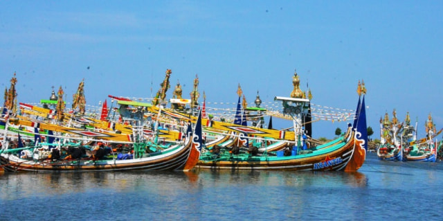 Pelabuhan Perikanan Pengambengan via Kumparan, 1. Pantai Perancak, 2. Wisata Pantai Medewi, 3. Pura Rambut Siwi, 4. Wisata Pantai Perancak Candikusuma, 5. Wisata Teluk Gilimanuk, 6. Wisata Monumen Lintas Laut Jawa – Bali, 7. Taman Nasional Bali Barat, 8. Wisata Bendungan Palasari, 9. Wisata Bunut Bolong, 10. Wisata Pantai Baluk Rening, 11. Wisata Pura Jati, 12. Wisata Pantai Delod Berawah, 13. Wisata Pantai Pengeragoan, 14. Wisata Pura Majapahit, 15. Wisata Museum Manusia Purba, 16. Wisata Air Tirta Lestari Gumbrih, 17. Wisata Desa Sangkaragung, 18. Wisata Rest Area Rambut Siwi, 19. Wisata Alun – Alun Jembrana, 20. Wisata Bendungan Benel, 21. Wisata Karang Sewu, 22. Wisata Desa Blimbing, 23. Wisata Makam Tua, 24. Wisata Rumah Panggung, 25. Wisata Kuliner Ayam Betutu, 26. Wisata Tukad Gelar, 27. Wisata Air Terjun Juwuk Manis, 28. Wisata Makepung, 29. Wisata Puncak Mawar, 30. Pantai Yeh Leh, 31. Pantai Yeh Kuning, 32. Pantai Candikusuma, 33. Wisata Pantai Pebuahan, 34. Wisata Taman Siwa, 35. Pelabuhan Perikanan Pengambengan, 36. Air Terjun Bidadari, 37. Wisata Pelabuhan Gilimanuk, 38. Puncak JR, 39. Wisata Green Cliff Yeh Embang Kangin, 40. Pantai Karang Impian, 41. Air Terjun Batu Belah Dewasana, 42. Waterpark Giri Buana, 43. Pura Jagatnatha