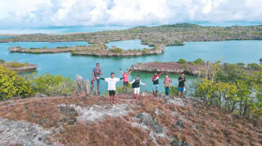 Puncak ASEAN via Ryan DreGd, 1. Wisata Batu Termanu, 2. Wisata Tangga 300, 3. Wisata Pantai Mulut Seribu, 4. Wisata Pantai Nembrala, 5. Wisata Mata Air Oemau, 6. Wisata Pulau Do’o, 7. Wisata Pantai Tolanamon, 8. Wisata Pulau Ndana, 9. Wisata Bukit Bebalain, 10. Wisata Danau Laut Mati, 11. Wisata Pantai Bo’a, 12. Wisata Pantai Laviti, 13. Wisata Pemandian Sulimatan, 14. Wisata Pantai Tiang Bendera, 15. Wisata Pantai Telaga Nirwana, 16. Wisata Pantai Dombo, 17. Pantai dan Hutan Mangrove Litianak, 18. Air Terjun Fakakain Oefamba, 19. Air Terjun Oe Kod’de, 20. Titik Nol Kilometer Selatan Indonesia, 21. Pantai Oebi’ik dan Pantai Lala’din, 22. Telaga Leleen Landu, 23. Puncak ASEAN, 24. Pantai Oeseli, 25. Pantai Batu Pintu, 26. Pantai Lifu Lada, 27. Pantai Tongga, 28. Pantai Lutubabatu dan Pantai Tolama, 29. Pantai Sai Oebole, 30. Danau Merah, 31. Pantai Nemberala, 32. Pantai Oesosole
