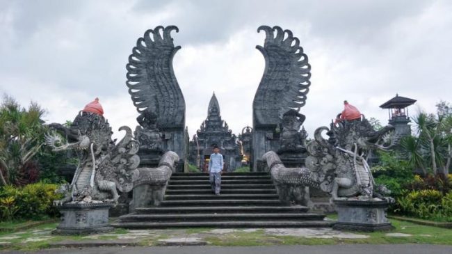 Pura Jagatnatha via Kompasiana, 1. Pantai Perancak, 2. Wisata Pantai Medewi, 3. Pura Rambut Siwi, 4. Wisata Pantai Perancak Candikusuma, 5. Wisata Teluk Gilimanuk, 6. Wisata Monumen Lintas Laut Jawa – Bali, 7. Taman Nasional Bali Barat, 8. Wisata Bendungan Palasari, 9. Wisata Bunut Bolong, 10. Wisata Pantai Baluk Rening, 11. Wisata Pura Jati, 12. Wisata Pantai Delod Berawah, 13. Wisata Pantai Pengeragoan, 14. Wisata Pura Majapahit, 15. Wisata Museum Manusia Purba, 16. Wisata Air Tirta Lestari Gumbrih, 17. Wisata Desa Sangkaragung, 18. Wisata Rest Area Rambut Siwi, 19. Wisata Alun – Alun Jembrana, 20. Wisata Bendungan Benel, 21. Wisata Karang Sewu, 22. Wisata Desa Blimbing, 23. Wisata Makam Tua, 24. Wisata Rumah Panggung, 25. Wisata Kuliner Ayam Betutu, 26. Wisata Tukad Gelar, 27. Wisata Air Terjun Juwuk Manis, 28. Wisata Makepung, 29. Wisata Puncak Mawar, 30. Pantai Yeh Leh, 31. Pantai Yeh Kuning, 32. Pantai Candikusuma, 33. Wisata Pantai Pebuahan, 34. Wisata Taman Siwa, 35. Pelabuhan Perikanan Pengambengan, 36. Air Terjun Bidadari, 37. Wisata Pelabuhan Gilimanuk, 38. Puncak JR, 39. Wisata Green Cliff Yeh Embang Kangin, 40. Pantai Karang Impian, 41. Air Terjun Batu Belah Dewasana, 42. Waterpark Giri Buana, 43. Pura Jagatnatha