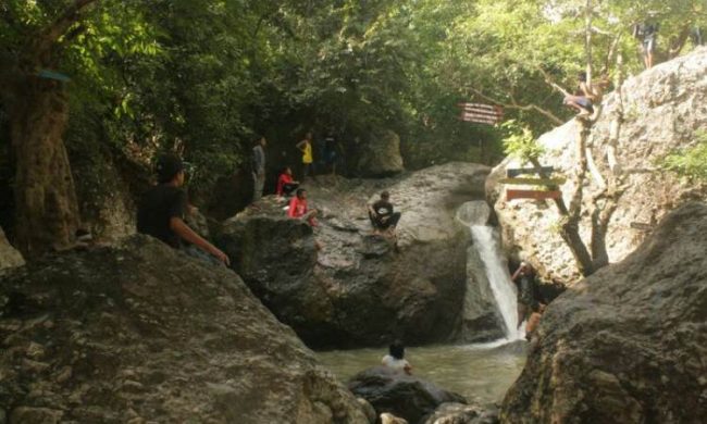 Wisata Air Terjun Bombo Roi via Travellink-Indonesia, 1. Wisata Cagar Budaya Uma Lengge, 2. Wisata Bukit Pundu Nence, 3. Wisata Pulau Ular, 4. Wisata Pantai Wane, 5. Wisata Pantai Kalaki, 6. Wisata Pantai Lariti, 7. Wisata Pantai Lawata, 8. Wisata Pantai Rontu, 9. Wisata Pantai Pink, 10. Wisata Pantai Labangka, 11. Wisata Pulau Kelapa, 12. Wisata Tanjung Meriam, 13. Wisata Pantai Papa, 14. Wisata Pantai Torowamba, 15. Wisata Pantai So Dau, 16. Wisata Pantai Oi Caba, 17. Wisata Sungai Kalate Ndira, 18. Wisata Air Terjun Busu, 19. Wisata Gunung Tambora, 20. Bukit Pundu Nence, 21. Wisata Bukit Matompo, 22. Wisata Pantai Wadu Baba, 23. Wisata Pulau Sangeang, 24. Wisata Museum Asi Mbojo, 25. Wisata Air Terjun Bombo Roi, 26. Wisata Gua Ringi Ncanga, 27. Wisata Pulau Kambing, 28. Pantai Lawoli, 29. Pantai So Numbe, 30. Dermaga TPI, 31. Air Terjun Kalemba, 32. Air Terjun Bombo Ntonggu, 33. Pemandian Madapangga