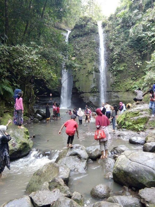 Wisata Air Terjun Walet Putih via Bimakini, 1. Wisata Pulau Satonda, 2. Wisata Gunung Tambora, 3. Wisata Padang Savana Doro Ncanga, 4. Wisata Bukit Matompo, 5. Wisata Nisa Pudu, Wisata Teluk Saleh nan Tropis, 6. Wisata Air Terjun Di Sori Oi Marai, 7. Wisata Pantai Hodo, 8. Wisata Air Terjun Panca Saneo, 9. Wisata Masjid Baiturrahman Dompu, 10. Wisata Pantai Ria, 11. Wisata Air Terjun Kancira, 12. Wisata Bendungan Mila, 13. Wisata Rora, 14. Wisata Air Terjun Walet Putih, 15. Wisata Ncanga Tolu, 16. Wisata Pantai Lakey, 17. Bukit Sultan, 18. Air Terjun Sori Panca, 19. Pantai Wadu Jao