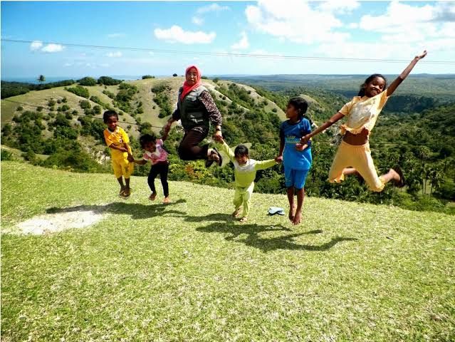 Wisata Bukit Bebalain via Pulaurote, 1. Wisata Batu Termanu, 2. Wisata Tangga 300, 3. Wisata Pantai Mulut Seribu, 4. Wisata Pantai Nembrala, 5. Wisata Mata Air Oemau, 6. Wisata Pulau Do’o, 7. Wisata Pantai Tolanamon, 8. Wisata Pulau Ndana, 9. Wisata Bukit Bebalain, 10. Wisata Danau Laut Mati, 11. Wisata Pantai Bo’a, 12. Wisata Pantai Laviti, 13. Wisata Pemandian Sulimatan, 14. Wisata Pantai Tiang Bendera, 15. Wisata Pantai Telaga Nirwana, 16. Wisata Pantai Dombo, 17. Pantai dan Hutan Mangrove Litianak, 18. Air Terjun Fakakain Oefamba, 19. Air Terjun Oe Kod’de, 20. Titik Nol Kilometer Selatan Indonesia, 21. Pantai Oebi’ik dan Pantai Lala’din, 22. Telaga Leleen Landu, 23. Puncak ASEAN, 24. Pantai Oeseli, 25. Pantai Batu Pintu, 26. Pantai Lifu Lada, 27. Pantai Tongga, 28. Pantai Lutubabatu dan Pantai Tolama, 29. Pantai Sai Oebole, 30. Danau Merah, 31. Pantai Nemberala, 32. Pantai Oesosole