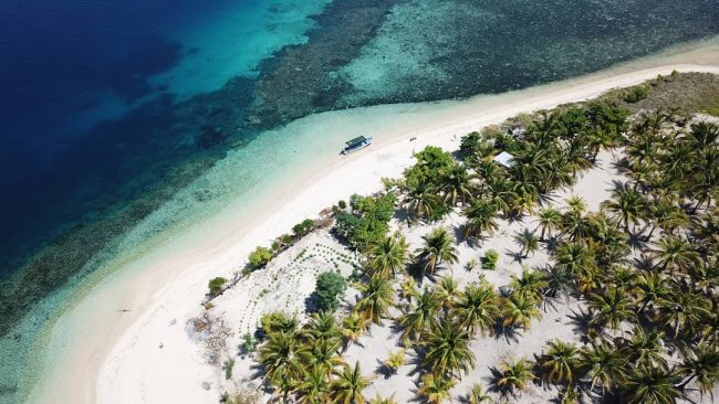 Wisata Gili Bedil via IG @fendiyeah, 1. Gunung Tambora, 2. Wisata Pulau Bungin, 3. Wisata Air Terjun Agal, 4. Wisata Gili Bedil, 5. Wisata Goa Liang Petang, 6. Wisata Pantai Tropical Sumbawa, 7. Wisata Pantai Maluk Sumbawa Barat, 8. Wisata Masjid Agung Darussalam, 9. Wisata Pulau Paserang, 10. Wisata Pulau Kenawa, 11. Wisata Pantai Sili, 12. Wisata Desa Mantar, 13. Wisata Pantai Tanjung Pasir Pulau Moyo, 14. Wisata Pantai Maci, 15. Wisata Lindung Poto Jarum, 16. Wisata Air Terjun Mata Jitu, 17. Wisata Istana Tua Dalam Loka, 18. Wisata Pantai Kertasari, 19. Wisata Pantai Kencana, 20. Wisata Pantai Lapade, 21. Wisata Pantai Rantung, 22. Wisata Pantai Lawar, 23. Wisata Semongkat, 24. Wisata Gili Keramat, 25. Wisata Istana Bala Kuning, 26. Wisata Desa Tepal, 27. Liang Bukal, 28. Situs Aik Renung, 29. Wisata Air Terjun Kalela, 30. Jembatan Samota yang Ikonik, 31. Pantai Ai Loang, 32. Teluk Saleh
