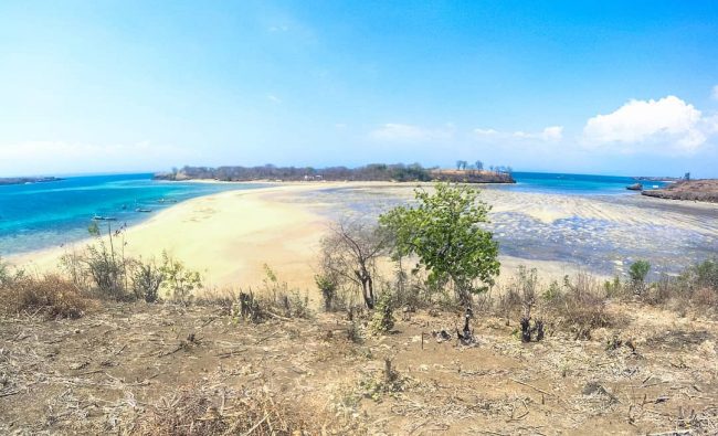 Wisata Gili Sunut via IG @the_wennoz, 1. Wisata Tanjung Bloam, 2. Wisata Pantai Kaliantan, 3. Wisata Gili Sunut, 4. Wisata Tanjung Ringgit, 5. Wisata Goa Jepang, 6. Wisata Tanjung Perak dan Tanjung Cina, 7. Wisata Pantai Ekas, 8. Wisata Pantai Surga, 9. Wisata Gili Bagek atau Gili Kondo, 10. Wisata Gili Sulat, 11. Wisata Gili Lawang, 12. Wisata lembah Hijau, 13. Wisata Sembalun, 14. Wisata Air Terjun Temer, 15. Wisata Tele Batu, 16. Wisata Air Terjun Otak Kokog, 17. Wisata Air Terjun Mayung Putih, 18. Wisata Air Terjun Kaliage, 19. Wisata Air Terjun Ulem – Ulem, 20. Wisata Pantai Sungkun, 21. Wisata Pink Beach, 22. Wisata Rinjani dan Segara Anak, 23. Air Terjun Mangku Sakti, 24. Pohon Purba Pringgabaya