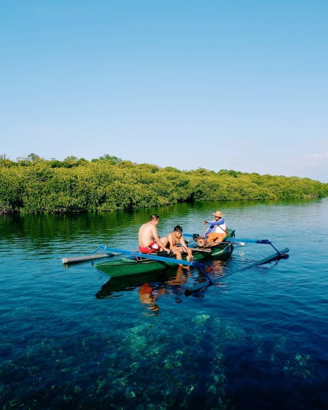 Wisata Gili Sulat via IG @r_rama15, 1. Wisata Tanjung Bloam, 2. Wisata Pantai Kaliantan, 3. Wisata Gili Sunut, 4. Wisata Tanjung Ringgit, 5. Wisata Goa Jepang, 6. Wisata Tanjung Perak dan Tanjung Cina, 7. Wisata Pantai Ekas, 8. Wisata Pantai Surga, 9. Wisata Gili Bagek atau Gili Kondo, 10. Wisata Gili Sulat, 11. Wisata Gili Lawang, 12. Wisata lembah Hijau, 13. Wisata Sembalun, 14. Wisata Air Terjun Temer, 15. Wisata Tele Batu, 16. Wisata Air Terjun Otak Kokog, 17. Wisata Air Terjun Mayung Putih, 18. Wisata Air Terjun Kaliage, 19. Wisata Air Terjun Ulem – Ulem, 20. Wisata Pantai Sungkun, 21. Wisata Pink Beach, 22. Wisata Rinjani dan Segara Anak, 23. Air Terjun Mangku Sakti, 24. Pohon Purba Pringgabaya