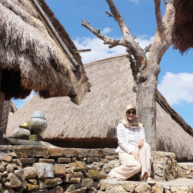Wisata Desa Adat Sade via IG @byepenat, 1. Wisata Pantai Selong Belanak, 2. Wisata Pantai Mawun, 3. Wisata Pantai Tanjung Aan, 4. Pantai Semeti, 5. Wisata Pantai Cemara, 6. Wisata Pantai Kuta, 7. Wisata Pantai Batu Katak, 8. Wisata Pantai Batu Payung, 9. Wisata Air Terjun Benang Kelambu, 10. Wisata Air Terjun Batu Kawangan, 11. Wisata Desa Adat Sade, 12. Wisata Kuliner Ayam Bakar Taliwang, 13. Wisata Pantai Merese, 14. Wisata Pantai Serenting, 15. Wisata Pantai Tunak, 16. Wisata Air Terjun Benang Stokel, 17. Wisata Kuliner Bebalung Lombok, 18. Pantai Gerupuk, 19. Belajar Menenun di Desa Sukarara, 20. Pantai Seger, 21. Desa Sade, 22. Taman Wisata Alam Gunung Tunak, 23. Gua Bangkang, 24. Pantai Tanjung Bongo