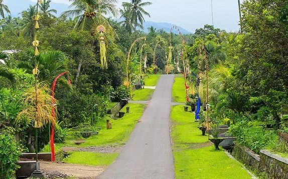 Wisata Desa Blimbing, 1. Pantai Perancak, 2. Wisata Pantai Medewi, 3. Pura Rambut Siwi, 4. Wisata Pantai Perancak Candikusuma, 5. Wisata Teluk Gilimanuk, 6. Wisata Monumen Lintas Laut Jawa – Bali, 7. Taman Nasional Bali Barat, 8. Wisata Bendungan Palasari, 9. Wisata Bunut Bolong, 10. Wisata Pantai Baluk Rening, 11. Wisata Pura Jati, 12. Wisata Pantai Delod Berawah, 13. Wisata Pantai Pengeragoan, 14. Wisata Pura Majapahit, 15. Wisata Museum Manusia Purba, 16. Wisata Air Tirta Lestari Gumbrih, 17. Wisata Desa Sangkaragung, 18. Wisata Rest Area Rambut Siwi, 19. Wisata Alun – Alun Jembrana, 20. Wisata Bendungan Benel, 21. Wisata Karang Sewu, 22. Wisata Desa Blimbing, 23. Wisata Makam Tua, 24. Wisata Rumah Panggung, 25. Wisata Kuliner Ayam Betutu, 26. Wisata Tukad Gelar, 27. Wisata Air Terjun Juwuk Manis, 28. Wisata Makepung, 29. Wisata Puncak Mawar, 30. Pantai Yeh Leh, 31. Pantai Yeh Kuning, 32. Pantai Candikusuma, 33. Wisata Pantai Pebuahan, 34. Wisata Taman Siwa, 35. Pelabuhan Perikanan Pengambengan, 36. Air Terjun Bidadari, 37. Wisata Pelabuhan Gilimanuk, 38. Puncak JR, 39. Wisata Green Cliff Yeh Embang Kangin, 40. Pantai Karang Impian, 41. Air Terjun Batu Belah Dewasana, 42. Waterpark Giri Buana, 43. Pura Jagatnatha