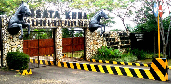 Wisata Kuda Paku Haji, 1. Alam Wisata Cimahi, 2. Gunung Bohong, 3. All About Strawberry, 4. Taman Kartini, 5. Pasar Cimindi, 6. Rumah Bunga Rizal, 7. Kampung Adat Cireundeu, 8. Kolam Renang Brigif Cimahi, 9. Giggle Box Cimahi, 10. Pandiga Educreation Sport, 11. Masjid Agung Kota Cimahi, 12. Masjid Al-Baakhirah, 13. Taman Alun – Alun Cimahi, 14. Gedung The Historich, 15. Menara KA Cimahi, 16. Cimahi Mall, 17. Cimahi Techno Park, 18. Kafe Kupu – Kupu, 19. Kampung Buyut Cipageran, 20. Situ Ciseupan, 21. Rainbow Waterpark Cimahi, 22. Kolam Renang Ciawitali, 23. Kolam Renang Tirta Wira Yudha, 24. Taman Bunga Cihideung, 25. Pemandian Cipanas Nagrak Parongpong, 26. Wisata Kuda Paku Haji, 27. Taman Kupu – Kupu, 28. Curug Cimahi, 29. Ciwangun Indah Camp, 30. Curug Bugbrug, 31. Curug Tilu Leuwi Opat, 32. Curug Malela, 33. Natural Hill Cisarua, 34. Pasar Terapung Lembang, 35. Kampung Gajah Wonderland (Tutup Permanen)