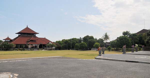 Wisata Lapangan Puputan Klungkung, 1. Wisata Dream Beach, 2. Wisata Pantai Jungut Batu, 3. Wisata Jembatan Gantung, 4. Wisata Goa Gala, 5. Wisata Pantai Selambung Lembongan, 6. Wisata Bukit Panorama Nusa Lembongan, 7. Wisata Mushroom Beach, 8. Pantai Toya Pakeh, 9. Wisata Nusa Penida, 10. Wisata Nusa Lembongan, 11. Anjungan Tukad Melangit, 12. Manta Point, 13. Wisata Nusa Ceningan, 14. Wisata Pantai Crystal Bay, 15. Wisata Pantai Atuh, 16. Wisata Pantai Pasih Uug, 17. Wisata Mata Air Seganing, 18. Wisata Tebing Blue Lagoon, 19. Wisata Hutan Mangrove Lembongan, 20. Wisata Pulau Seribu, 21. Wisata Pantai Banah, 22. Wisata Pantai Andus, 23. Wisata Devil’s Tear Lembongan, 24. Wisata Goa Giri Putri, 25. Wisata Labuan Ampuak, 26. Menikmati Betapa Indahnya Wisata Teluk Sebila, 27. Wisata Guyangan Mata Air, 28. Wisata Pantai Suwehan, 29. Wisata Pantai Kelingking, 30. Wisata Tembeling Water Spring, 31. Wisata Angel’s Billabong, 32. Wisata Pura Paluang, 33. Wisata Bukit Teletubbies di Nusa penida, 34. Wisata Pantai Lepang, 35. Wisata Desa Tihingan Penghasil Gong Artistik, 36. Wisata Taman Gili Kerta Gosa, 37. Wisata Pantai Watu Klotok, 38. Wisata Pura Goa Lawah, 39. Wisata Desa Kamasan, 40. Wisata Arum Jeram Sungai Melangit, 41. Wisata Pura Taman Sari, 42. Wisata Bukit Belong Gunaksa, 43. Wisata Museum Seni Lukis Klasik Nyoman Gunarsa, 44. Wisata Goa Jepang, 45. Wisata Museum Semarajaya, 46. Wisata Pantai Kusamba, 47. Wisata Air Terjun Tukad Unda, 48. Wisata Pasar Seni Kota Semarapura, 49. Wisata Lapangan Puputan Klungkung, 50. Wisata Monumen Puputan, 51. Wisata Pura Lembongan, 52. Tanjung Pandan, 53. Rumah Pohon Batu Molenteng, 54. Wisata Pohon Cinta Nusa penida, 55. Wisata Kuliner Bubur Ledok, 56. Wisata Kuliner Serombotan Klungkung
