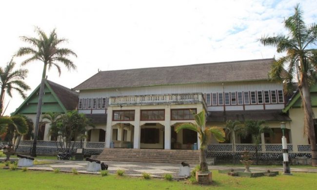 Wisata Museum Asi Mbojo via Indonesiakaya, 1. Wisata Cagar Budaya Uma Lengge, 2. Wisata Bukit Pundu Nence, 3. Wisata Pulau Ular, 4. Wisata Pantai Wane, 5. Wisata Pantai Kalaki, 6. Wisata Pantai Lariti, 7. Wisata Pantai Lawata, 8. Wisata Pantai Rontu, 9. Wisata Pantai Pink, 10. Wisata Pantai Labangka, 11. Wisata Pulau Kelapa, 12. Wisata Tanjung Meriam, 13. Wisata Pantai Papa, 14. Wisata Pantai Torowamba, 15. Wisata Pantai So Dau, 16. Wisata Pantai Oi Caba, 17. Wisata Sungai Kalate Ndira, 18. Wisata Air Terjun Busu, 19. Wisata Gunung Tambora, 20. Bukit Pundu Nence, 21. Wisata Bukit Matompo, 22. Wisata Pantai Wadu Baba, 23. Wisata Pulau Sangeang, 24. Wisata Museum Asi Mbojo, 25. Wisata Air Terjun Bombo Roi, 26. Wisata Gua Ringi Ncanga, 27. Wisata Pulau Kambing, 28. Pantai Lawoli, 29. Pantai So Numbe, 30. Dermaga TPI, 31. Air Terjun Kalemba, 32. Air Terjun Bombo Ntonggu, 33. Pemandian Madapangga
